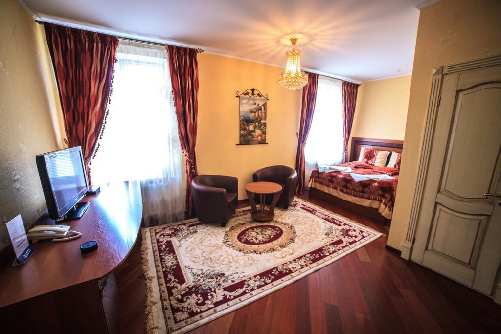 Imperiya Hotel Khmelʼnytsʼkyy Habitación foto