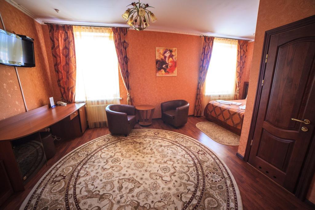 Imperiya Hotel Khmelʼnytsʼkyy Habitación foto