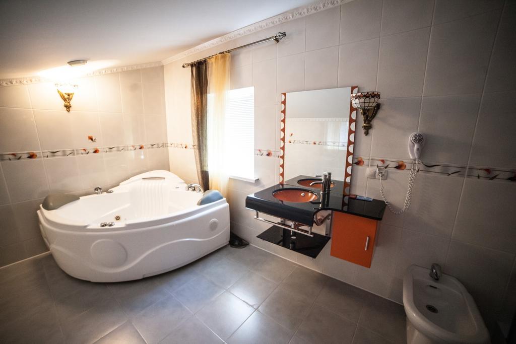 Imperiya Hotel Khmelʼnytsʼkyy Habitación foto